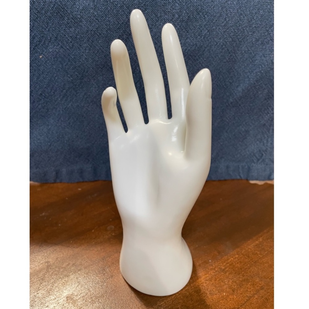 Ring Holder Hand